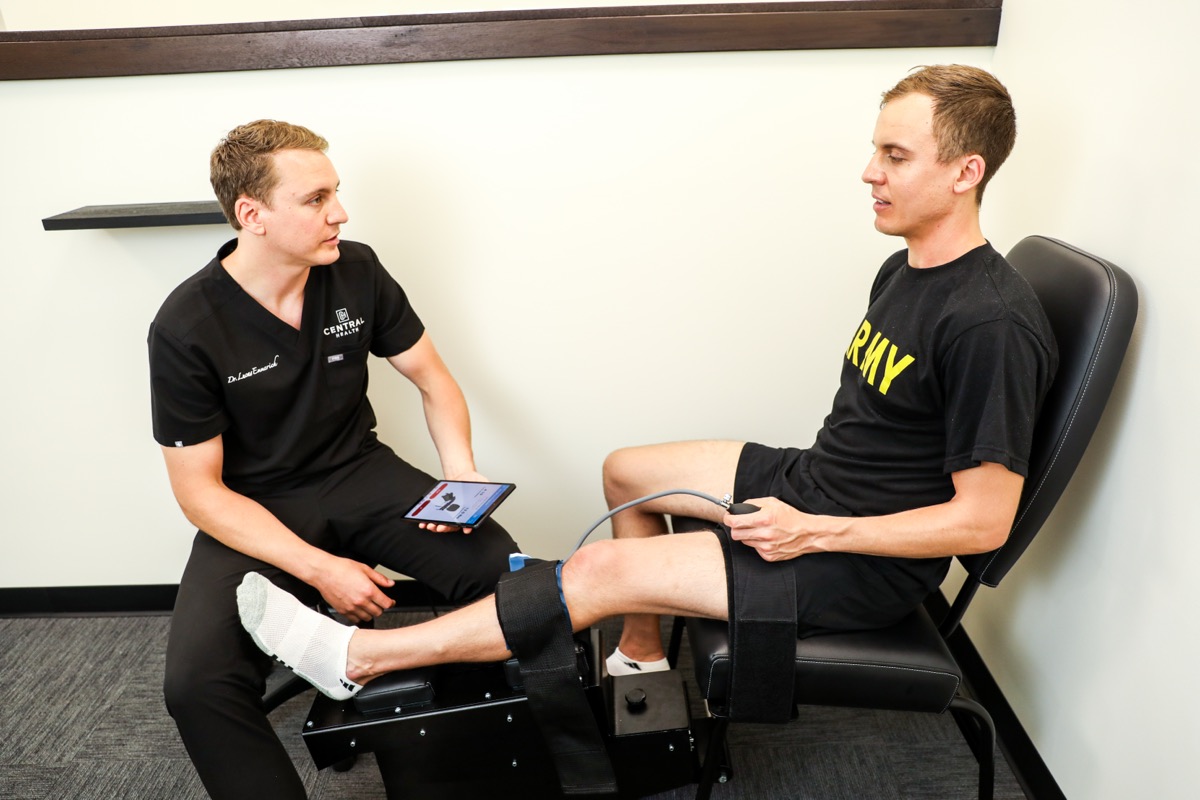 A patient on the Knee on Trac with Dr. Emmerich